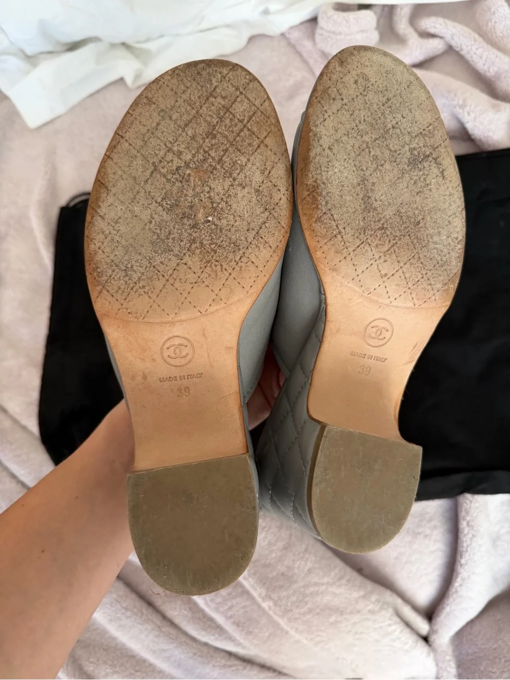 🗽CHANEL Quilted Leather Slide Mules with Silver CC Chain Logo